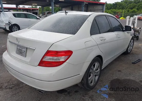 2009 Mercedes-Benz C 300 Luxury/Sport z USA, uszkodzony, nr VIN WDDGF54X29R046428